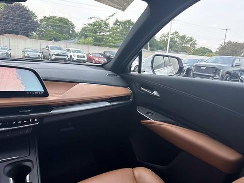 Certified 2024 Cadillac XT4 Premium Luxury AWD/4WD image 32