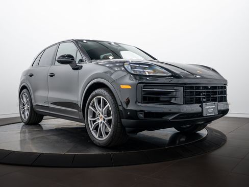 Certified 2026 Porsche Cayenne AWD/4WD image 9