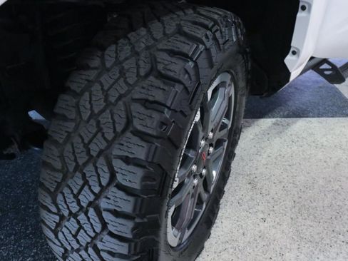 Used 2025 Toyota Tacoma TRD Sport AWD/4WD image 9