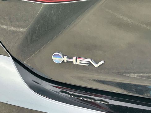 Used 2025 Toyota Camry SE FWD image 12