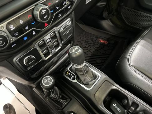 Used 2021 Jeep Wrangler Unlimited Sahara w/ Dual Top Group AWD/4WD image 18