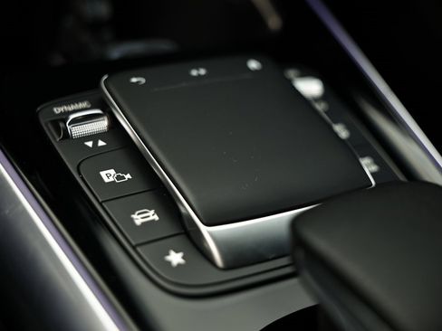 Used 2021 Mercedes-Benz GLA 250 4MATIC image 40