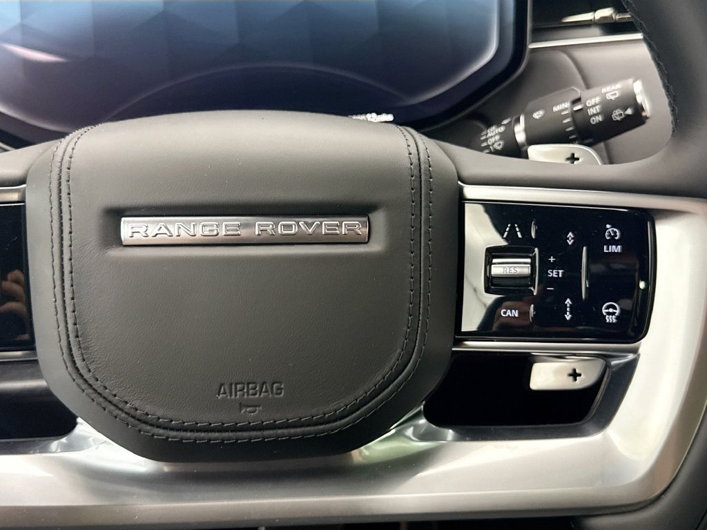 New 2026 Land Rover Range Rover Long Wheelbase SE AWD/4WD image 12