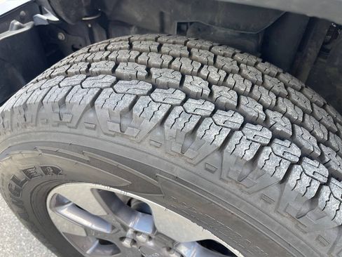 Used 2018 Jeep Wrangler Unlimited Sahara w/ Dual Top Group AWD/4WD image 14