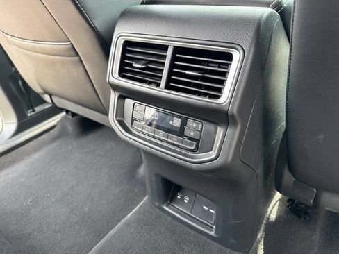 Used 2025 Volkswagen Atlas SE AWD/4WD image 18