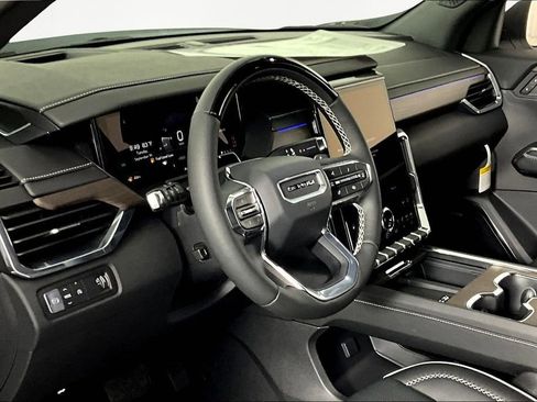 New 2026 GMC Acadia Denali w/ Super Cruise Package image 8