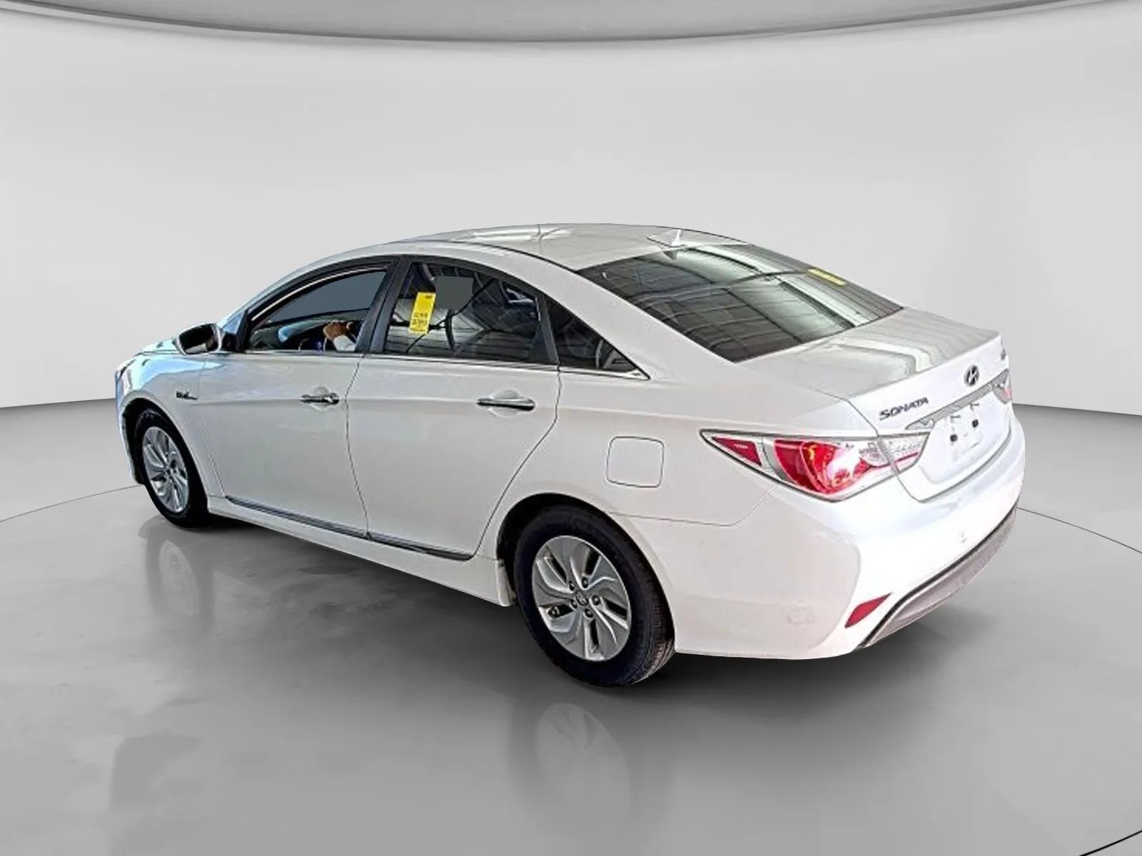 Used 2015 Hyundai Sonata Hybrid FWD image 2