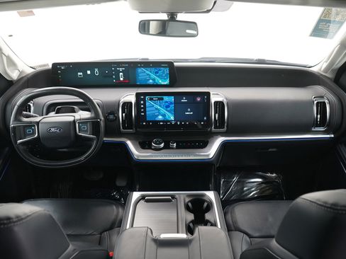 Used 2025 Ford Expedition Platinum AWD/4WD image 20