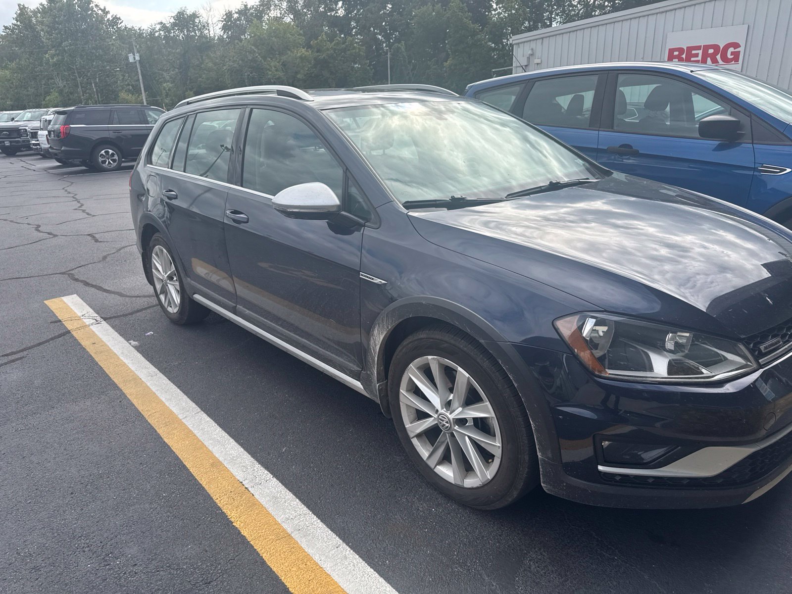 Used 2017 Volkswagen Golf Alltrack SE AWD/4WD image 9