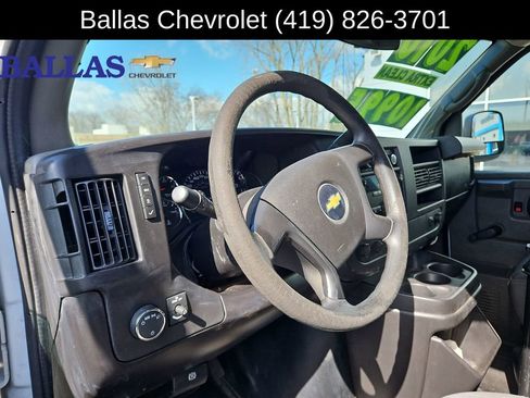 Used 2010 Chevrolet Express 2500 RWD image 10