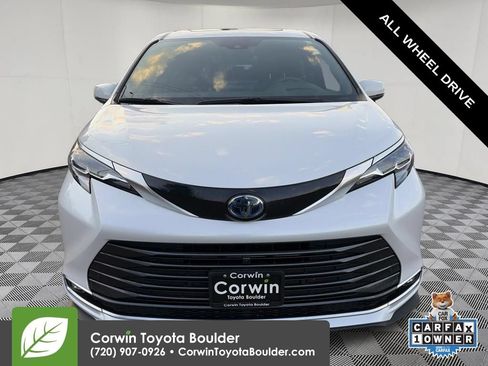 Used 2025 Toyota Sienna Platinum AWD/4WD image 2