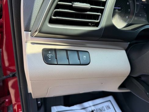 Used 2019 Hyundai Elantra SE FWD image 12