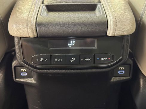 Used 2024 Toyota Grand Highlander AWD image 18