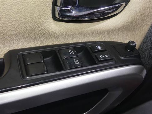 Used 2017 Nissan Titan SV AWD/4WD image 19