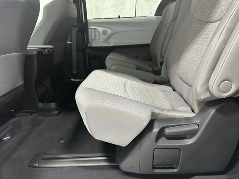 Used 2025 Toyota Sienna LE image 45