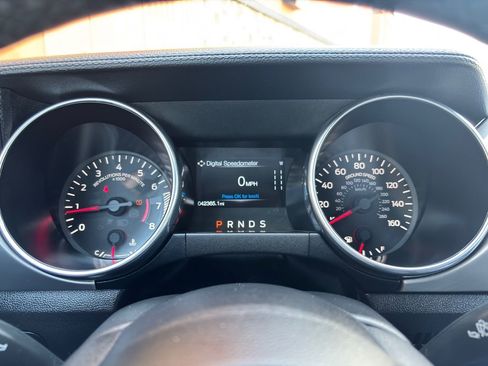 Used 2022 Ford Mustang Premium RWD image 18