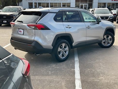Used 2025 Toyota RAV4 XLE image 5