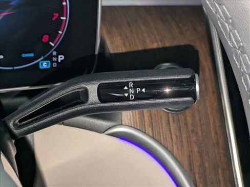 Certified 2025 Mercedes-Benz GLC 300 image 12