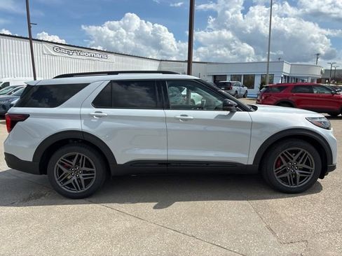 New 2026 Ford Explorer ST w/ Sun And Sound Package image 10