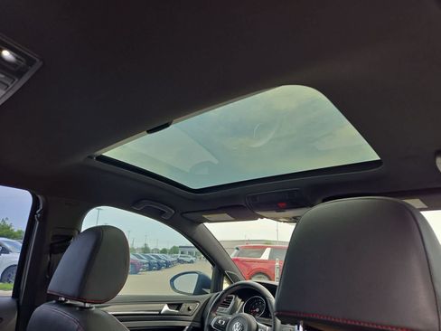 Used 2015 Volkswagen GTI SE FWD image 20
