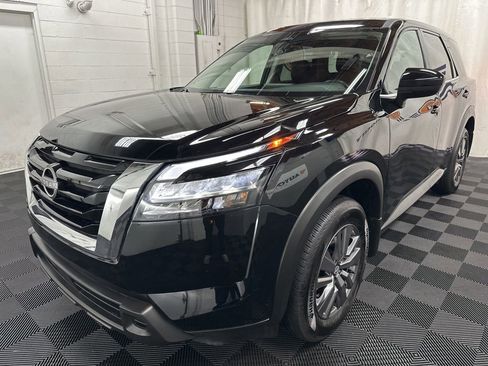 Used 2025 Nissan Pathfinder S AWD/4WD image 4