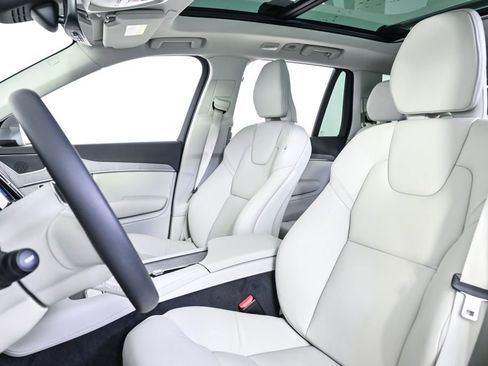 Certified 2024 Volvo XC90 T8 Plus w/ Protection Package Premier image 7