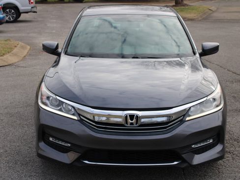 Used 2017 Honda Accord Sport image 4