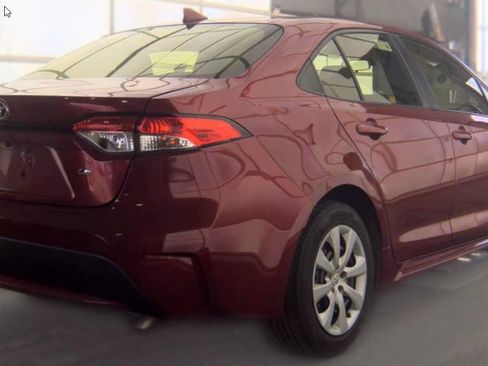Used 2022 Toyota Corolla LE FWD image 5