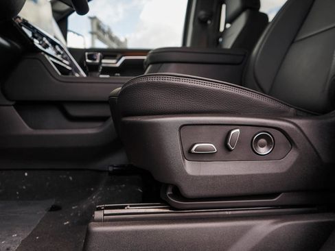 New 2025 GMC Sierra 1500 Denali w/ Denali Reserve Package image 16