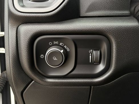 Used 2024 RAM 3500 Tradesman w/ Chrome Appearance Group AWD/4WD image 18