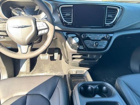 New 2026 Chrysler Pacifica Select w/ S Appearance Package image 16
