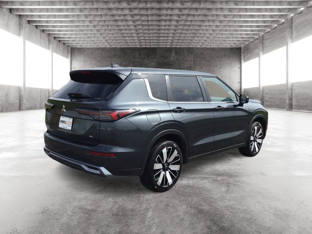 Used 2025 Mitsubishi Outlander AWD image 5