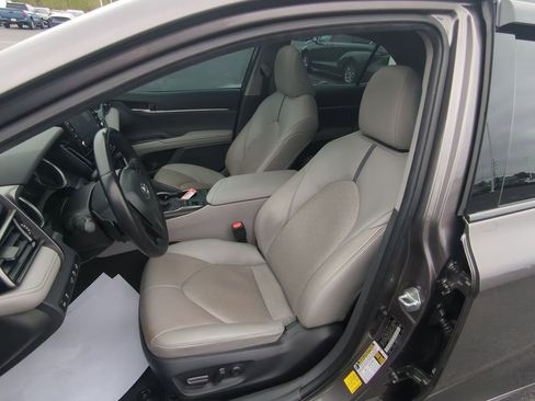 Used 2023 Toyota Camry XSE w/ Cold Weather Package FWD image 11