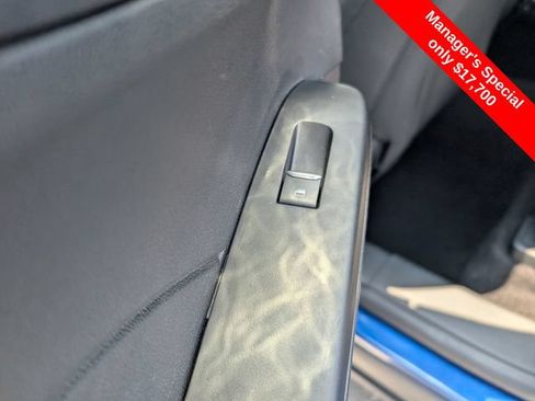 Used 2022 Ford Escape SE w/ Cold Weather Package FWD image 11
