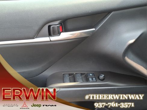 Used 2021 Toyota Camry SE FWD image 11