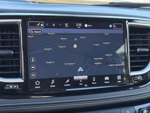 Used 2024 Chrysler Pacifica Select image 14