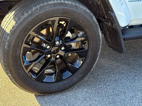 Used 2023 Jeep Wrangler Unlimited Sahara w/ Cold Weather Group image 5