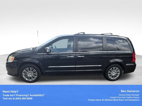Used 2013 Chrysler Town & Country Touring-L w/ Entertainment Group #2 FWD image 5