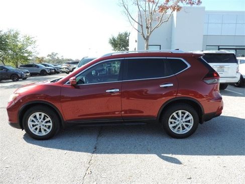 Used 2018 Nissan Rogue SV image 8