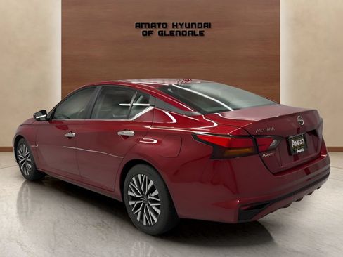 Used 2025 Nissan Altima 2.5 SV FWD image 4