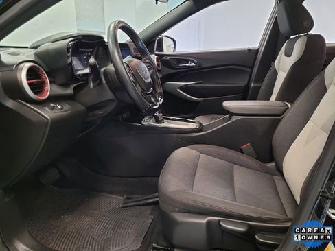 Used 2024 Chevrolet Trax RS w/ Sunroof Package image 11