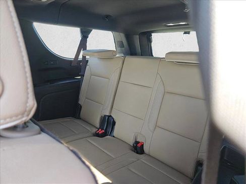 Used 2024 Chevrolet Suburban Premier w/ Premium Package RWD image 10