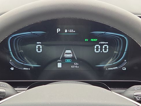 Used 2025 Kia Niro EX image 23