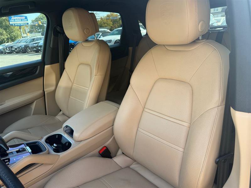 Used 2019 Porsche Cayenne AWD/4WD image 11