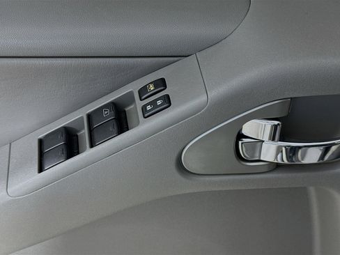 Used 2012 Nissan Frontier SL image 20