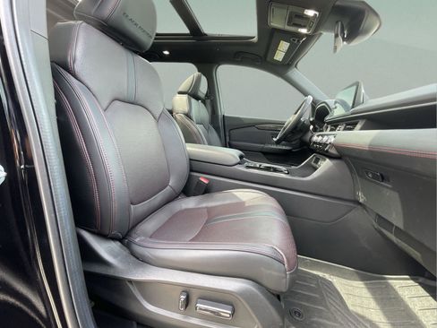 Certified 2025 Honda Pilot Black Edition image 19