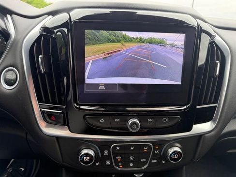 Used 2022 Chevrolet Traverse LT FWD image 21