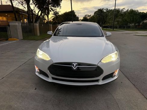 Used 2013 Tesla Model S Performance image 2