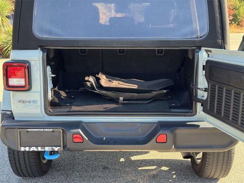 Used 2024 Jeep Wrangler Unlimited image 16