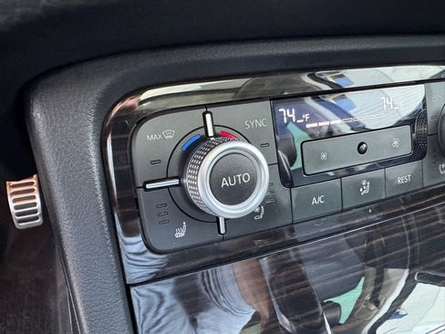 Used 2016 Volkswagen Touareg Executive image 18